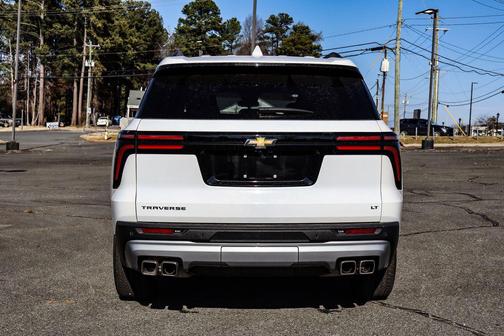 2024 Chevrolet Traverse LT