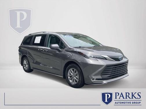 2024 Toyota Sienna XLE 8 Passenger