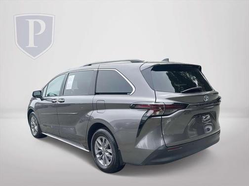 2024 Toyota Sienna XLE 8 Passenger