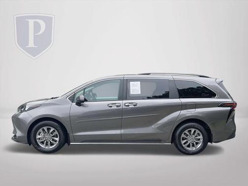 2024 Toyota Sienna XLE 8 Passenger