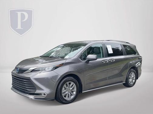 2024 Toyota Sienna XLE 8 Passenger