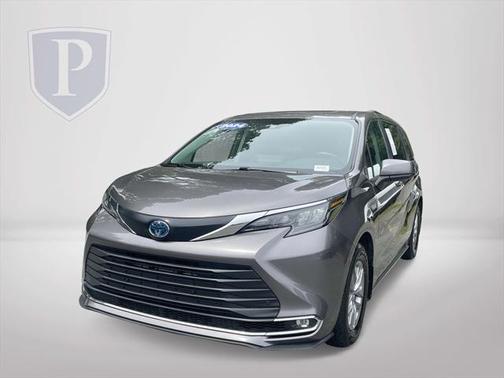 2024 Toyota Sienna XLE 8 Passenger