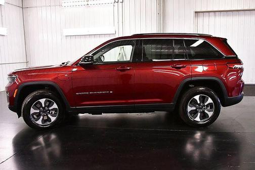 Velvet Red Pearlcoat 2022 Jeep Grand Cherokee 4xe Base