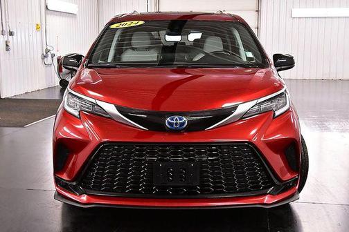 2024 Toyota Sienna LE