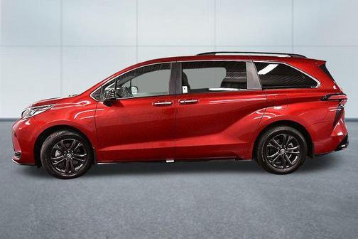 2024 Toyota Sienna LE
