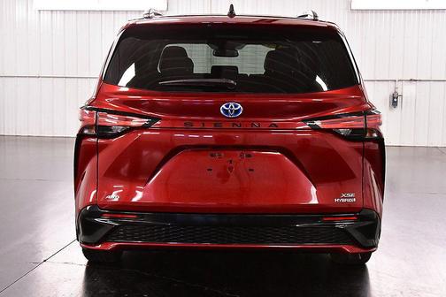2024 Toyota Sienna LE