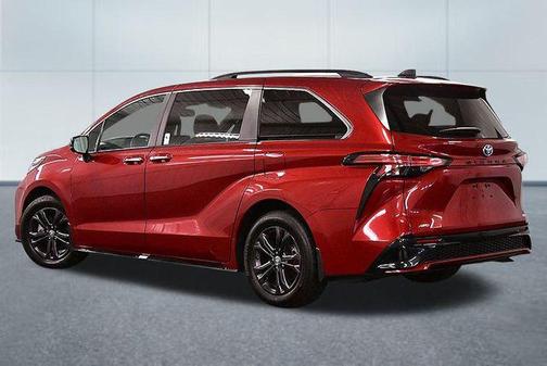 2024 Toyota Sienna LE