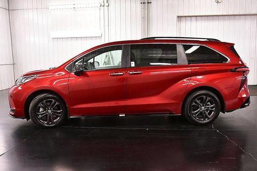 2024 Toyota Sienna LE