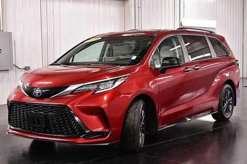 2024 Toyota Sienna LE