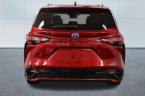 2024 Toyota Sienna LE