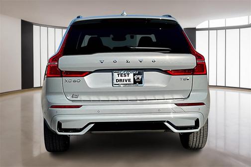 2025 Volvo XC60 Plug-In Hybrid T8 Plus
