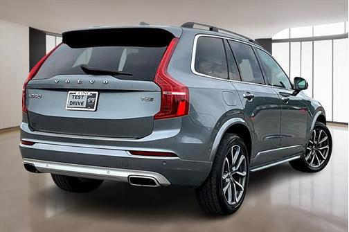 2018 Volvo XC90 T6 Momentum