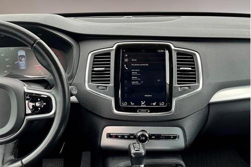 2018 Volvo XC90 T6 Momentum