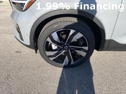 2025 Volvo XC40 B5 Plus Dark Theme