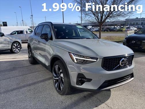 2025 Volvo XC40 B5 Plus Dark Theme