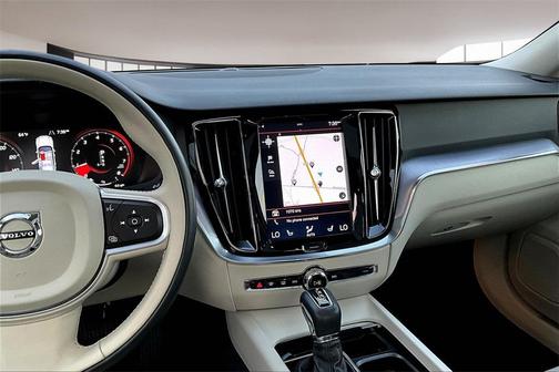 2020 Volvo S60 T6 Momentum