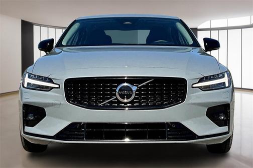 2024 Volvo S60 B5 Plus Dark Theme