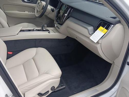 2025 Volvo XC60 Plug-In Hybrid T8 Core