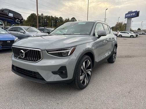 2025 Volvo XC40 Plus Bright Theme