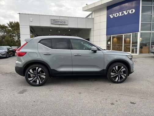 2025 Volvo XC40 Plus Bright Theme