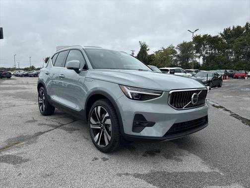 2025 Volvo XC40 Plus Bright Theme