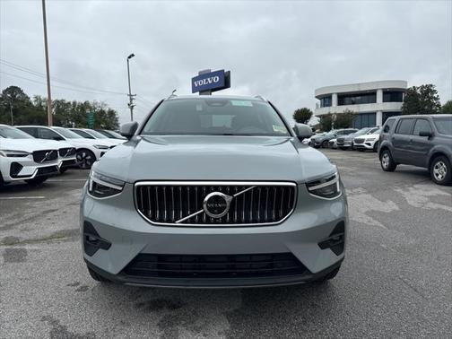 2025 Volvo XC40 Plus Bright Theme