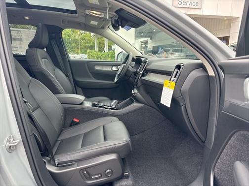 2025 Volvo XC40 Plus Bright Theme