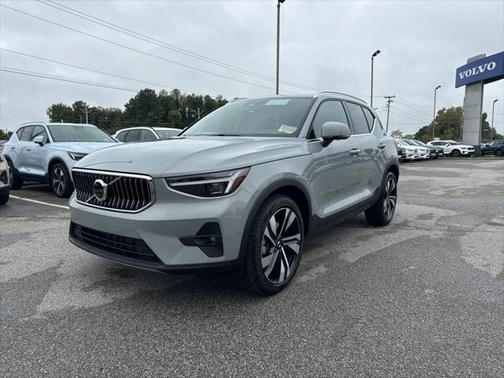 2025 Volvo XC40 Plus Bright Theme