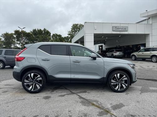 2025 Volvo XC40 Plus Bright Theme