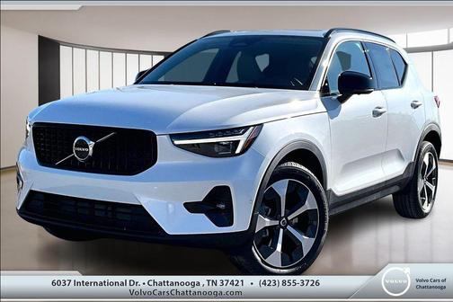 Crystal White 2026 Volvo XC40 Plus, B4 FWD Gas (mild hybrid), Dark