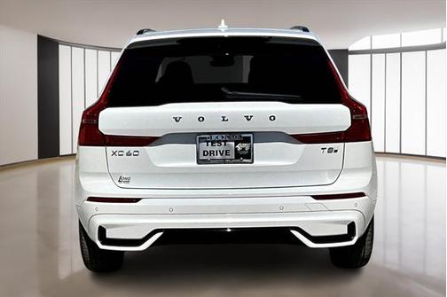 2025 Volvo XC60 Plug-In Hybrid T8 Plus