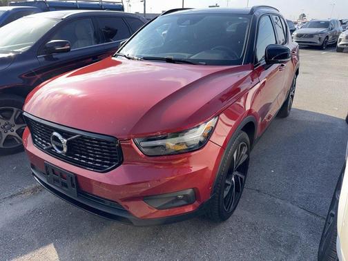 2019 Volvo XC40 T5 R-Design