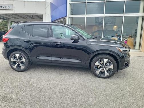 2025 Volvo XC40 Plus Dark Theme