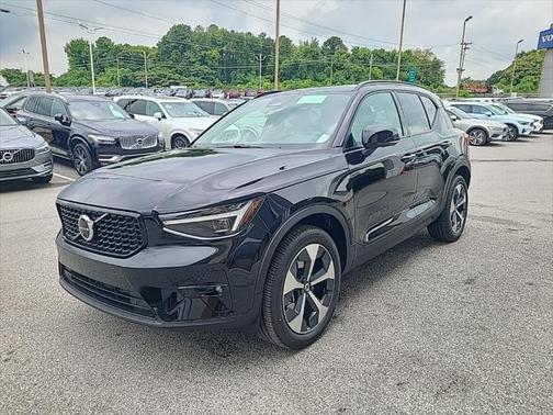 2025 Volvo XC40 Plus Dark Theme