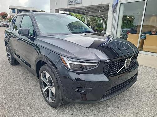 2025 Volvo XC40 Plus Dark Theme