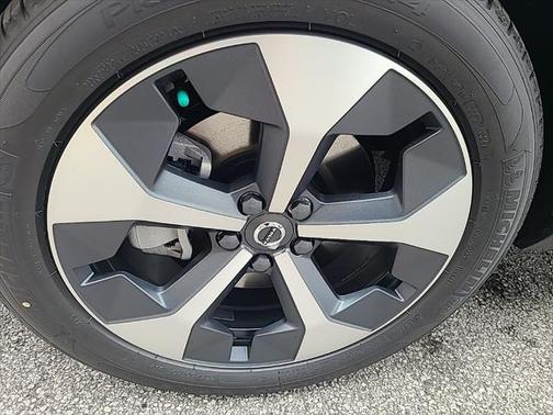 2025 Volvo XC40 Plus Dark Theme