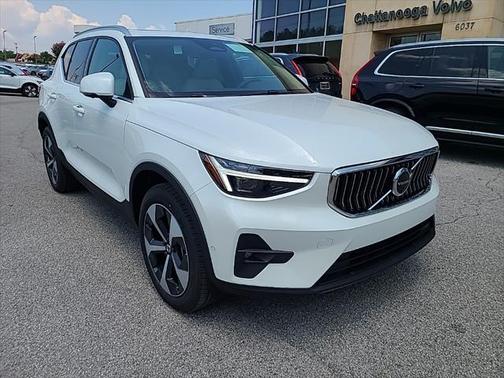2025 Volvo XC40 Plus Bright Theme