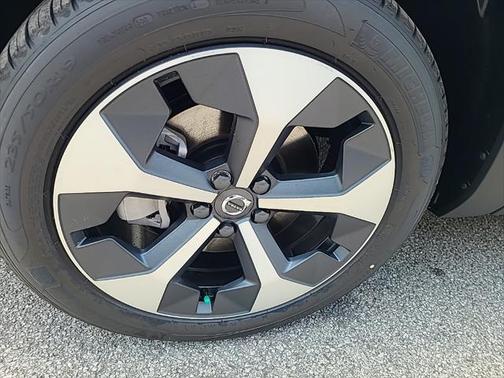 2025 Volvo XC40 Plus Bright Theme