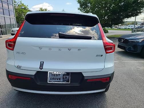 2025 Volvo XC40 Plus Bright Theme