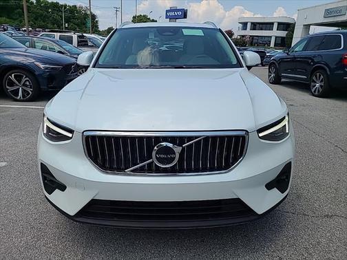 2025 Volvo XC40 Plus Bright Theme