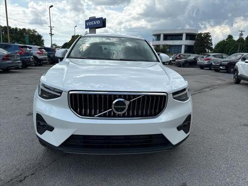 2025 Volvo XC40 Plus Bright Theme