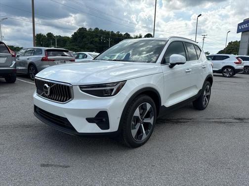 2025 Volvo XC40 Plus Bright Theme
