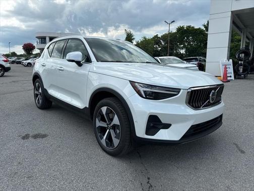 2025 Volvo XC40 Plus Bright Theme