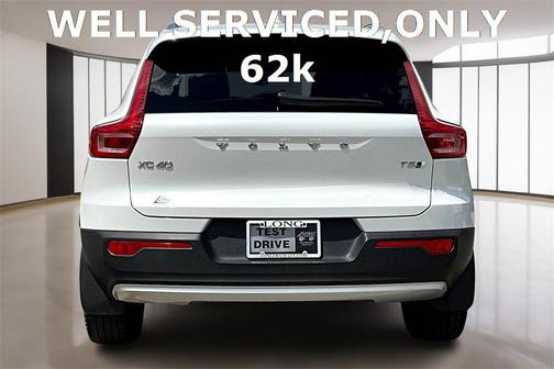 2021 Volvo XC40 T5 Momentum