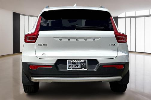 2021 Volvo XC40 T5 Momentum