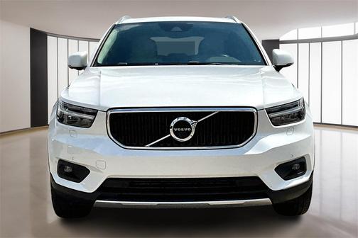 2021 Volvo XC40 T5 Momentum