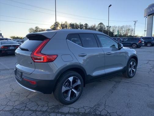 2025 Volvo XC40 B5 Plus Bright Theme