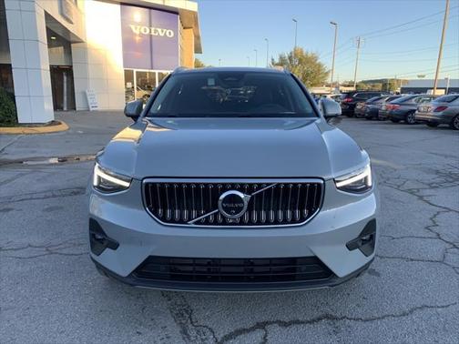 2025 Volvo XC40 B5 Plus Bright Theme