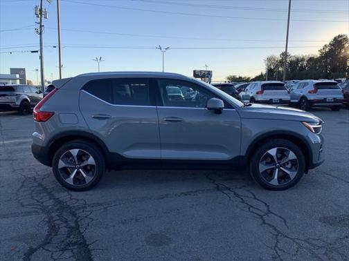 2025 Volvo XC40 B5 Plus Bright Theme
