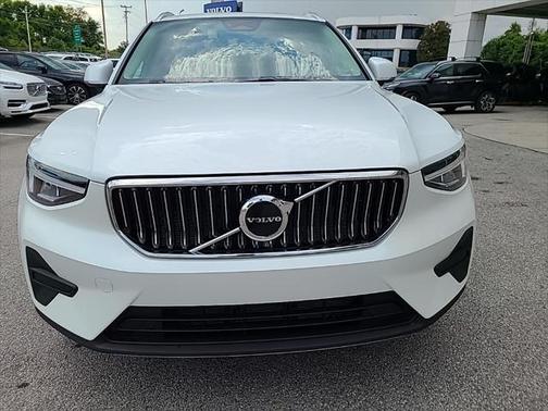 2025 Volvo XC40 Core Bright Theme